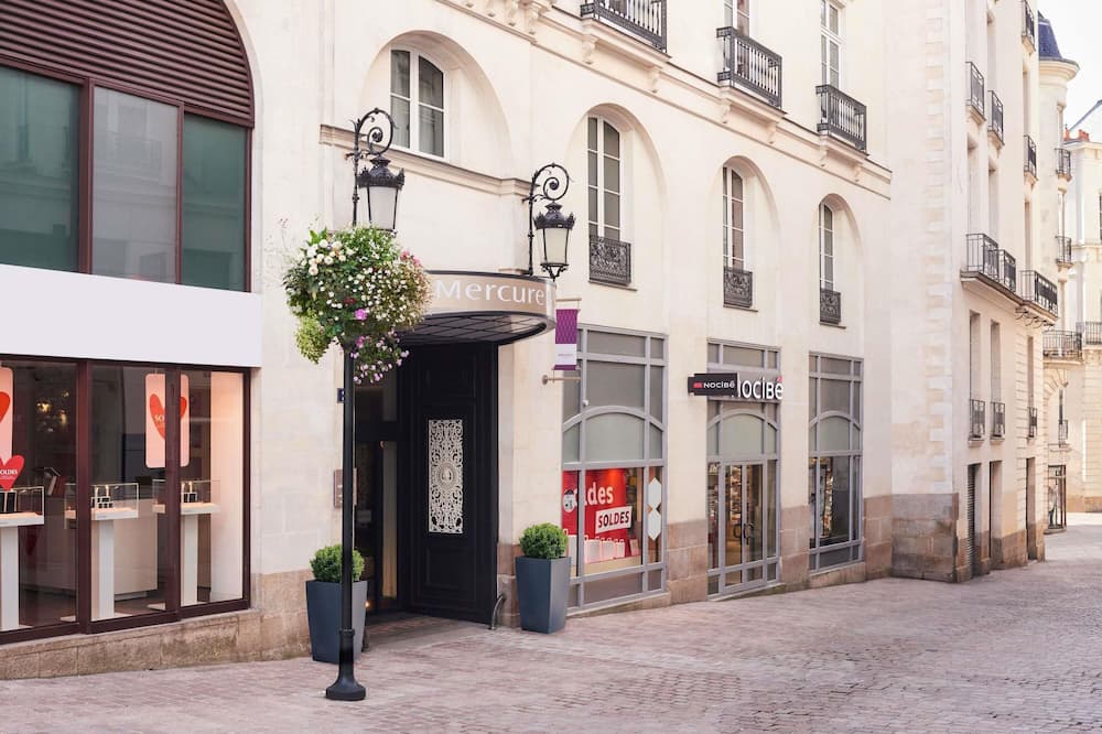 ホテル メルキュール ナント セントル パサージュ ポメレイ 写真