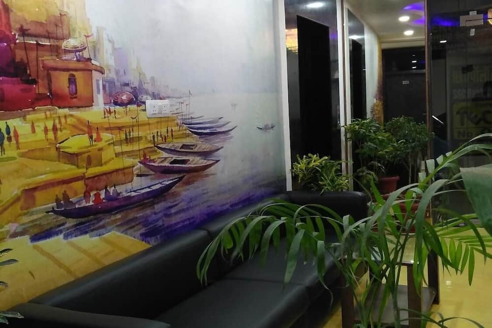 ホテル ウトゥサヴ レジデンシー 写真