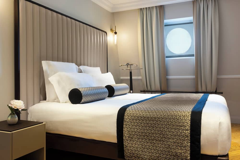 ラ クレ トゥール エッフェル パリ バイ ザ クレスト コレクション 写真