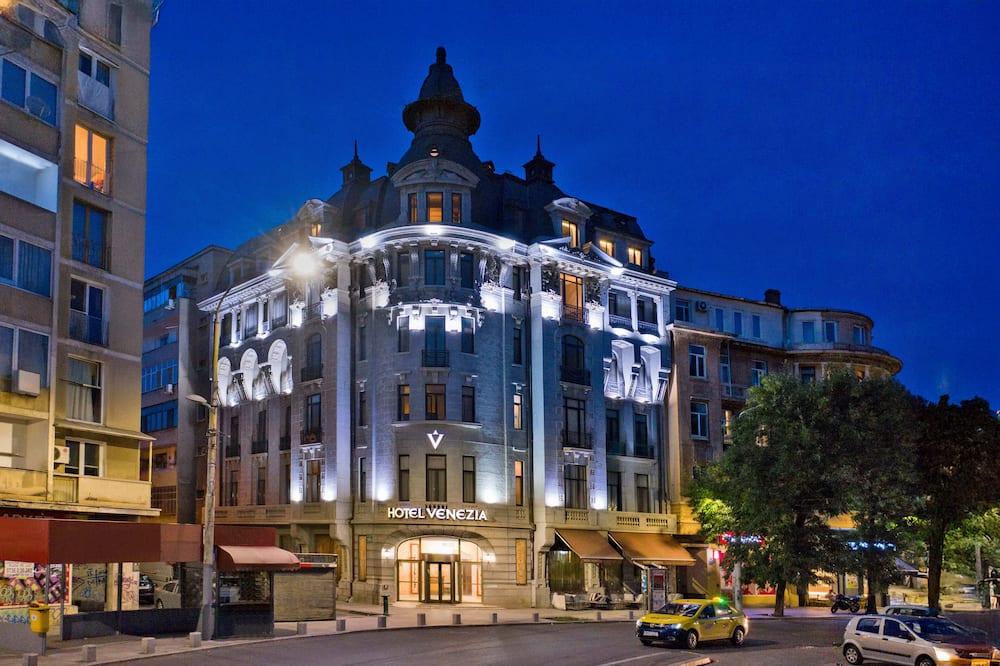 Zeus Essence Bucharest Venezia 写真