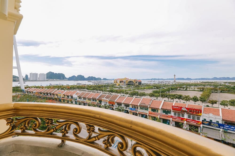 プロスペリティ ハロン ホテル 写真