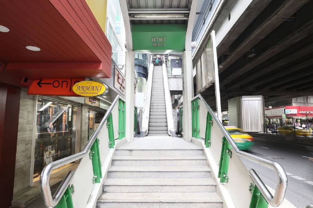 オン エイト スクンビット ナナ バンコク 写真