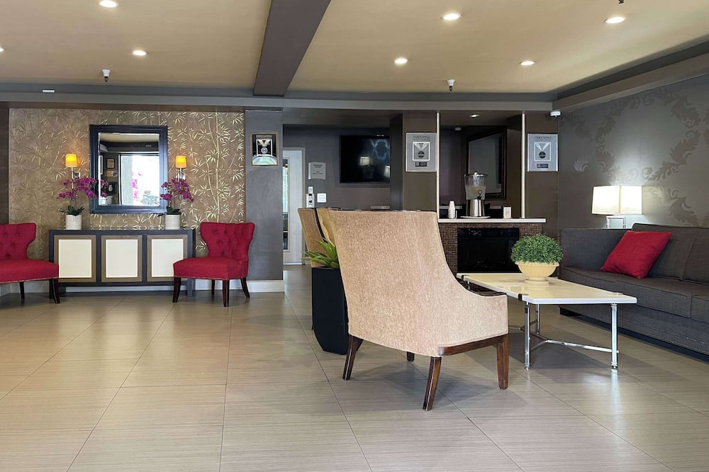 クオリティ イン オンタリオ エアポート コンベンション センター 写真