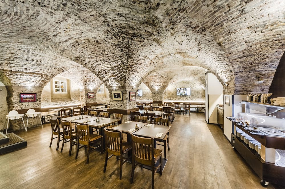 アーキバルド アット ザ チャールズ ブリッジ 写真