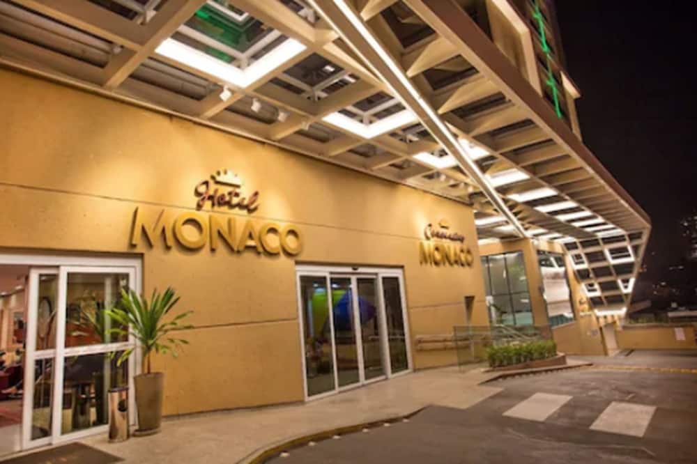 Summit Hotel Monaco 写真