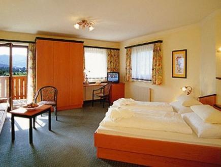 ホテル ツム ユンゲン レｰマー 写真