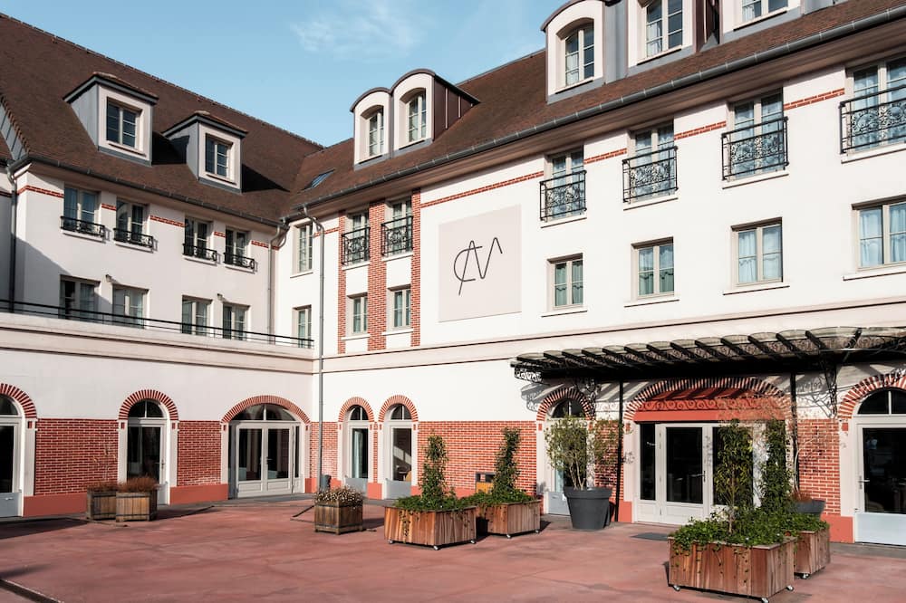 メルキュール マンテノン 写真