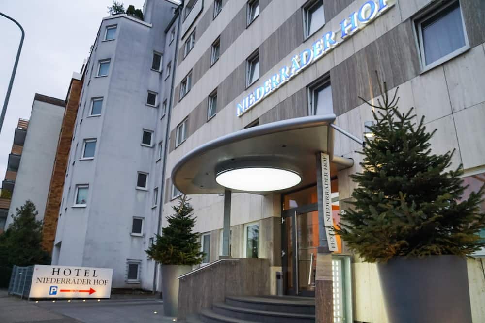 ホテル ニエデルラデール ホフ 写真