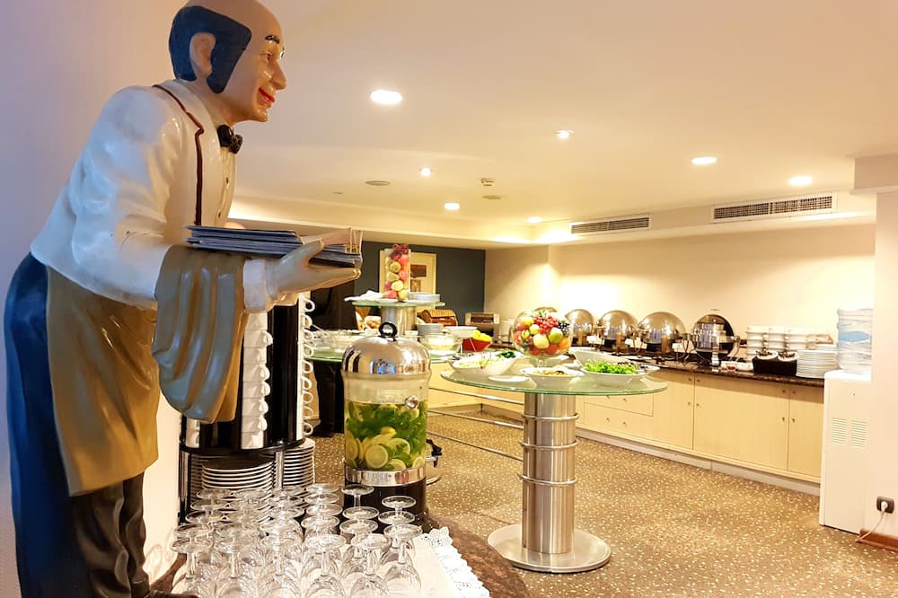 ジュラ ホテルズ マヴィ スルメリ アダナ 写真