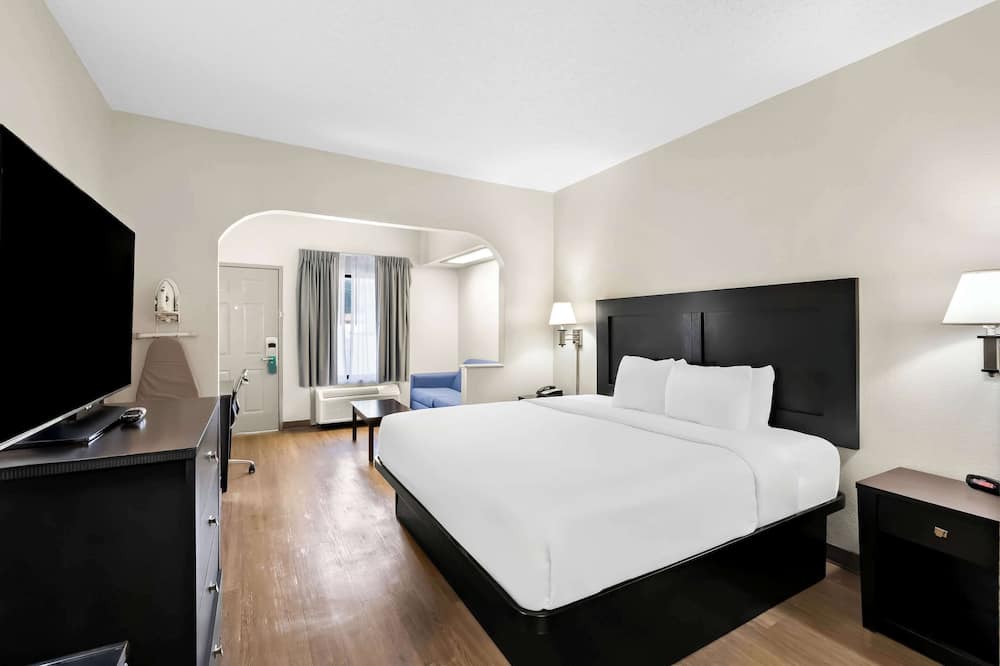 クオリティ イン & スイーツ モンティセロ 写真