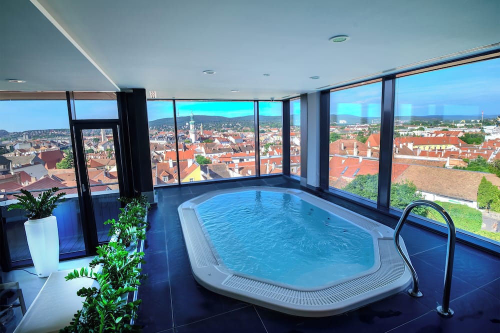 ホテル ショプロン 写真