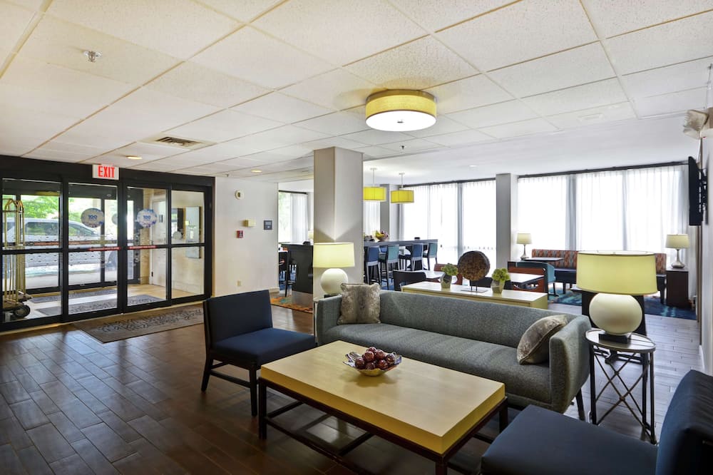 ハンプトン イン デトロイト マディソン ハイツ サウス トロイ エリア 写真