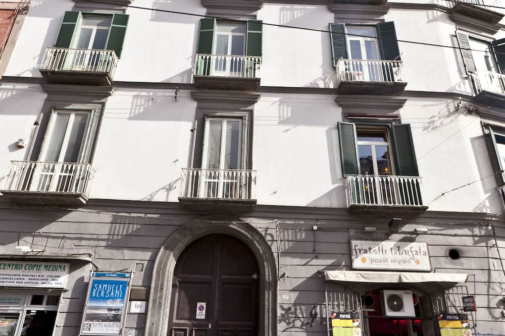 メディネイプルズ 写真