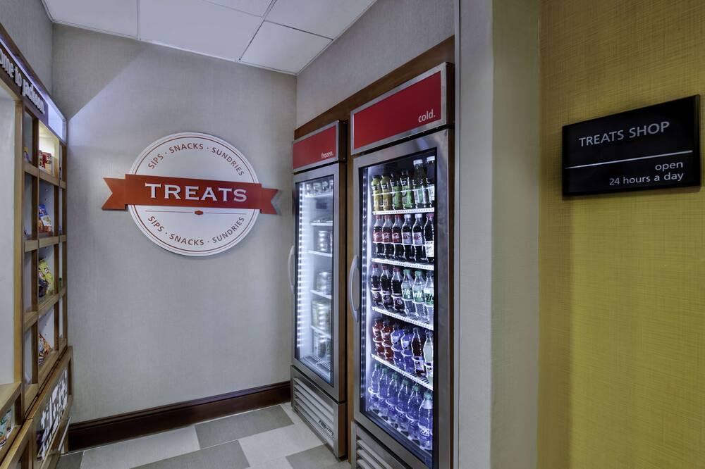 ハンプトン イン & スイーツ ジャクソン 写真