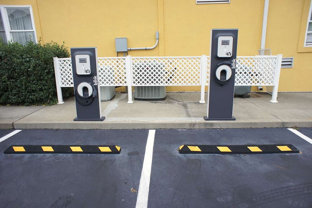 ラ キンタ イン & スイーツ バイ ウィンダム レバノン 写真