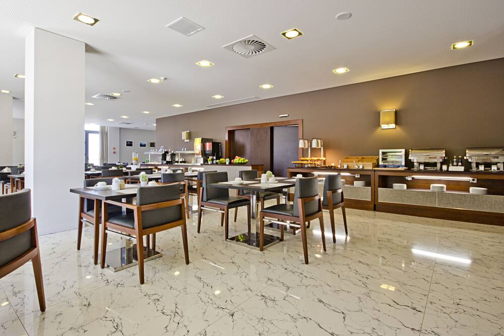 ユーロスターズ オポルト 写真