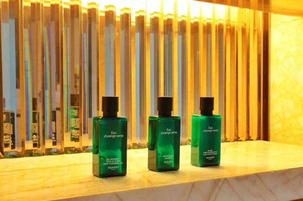 コンラッド ダリアン 写真