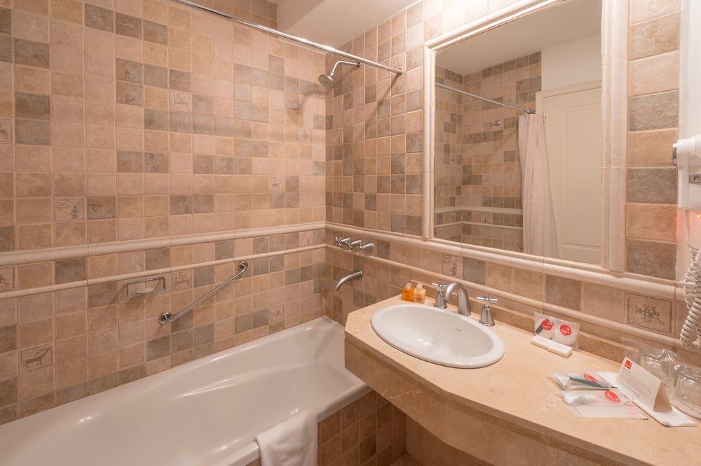 トレメン カラファテ パルケ ホテル 写真