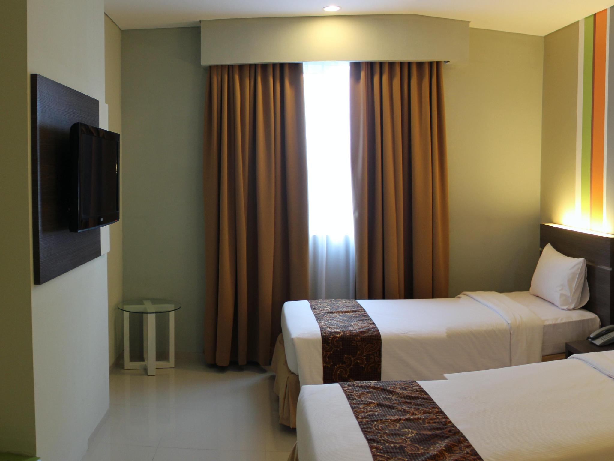 ポーズ イン ホテル ソロ 写真