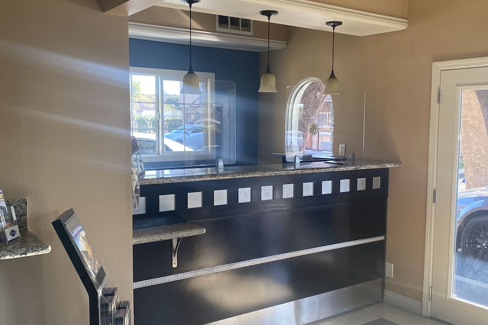 アナハイム アストリア イン アンド スイーツ 写真