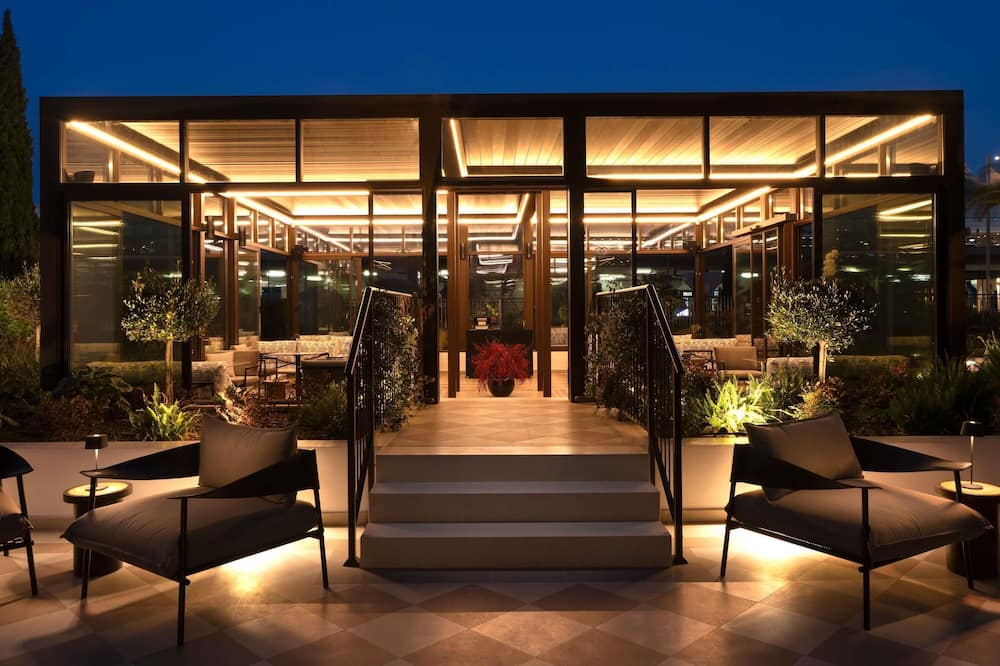 ソフィテル アテネ エアポート ホテル 写真