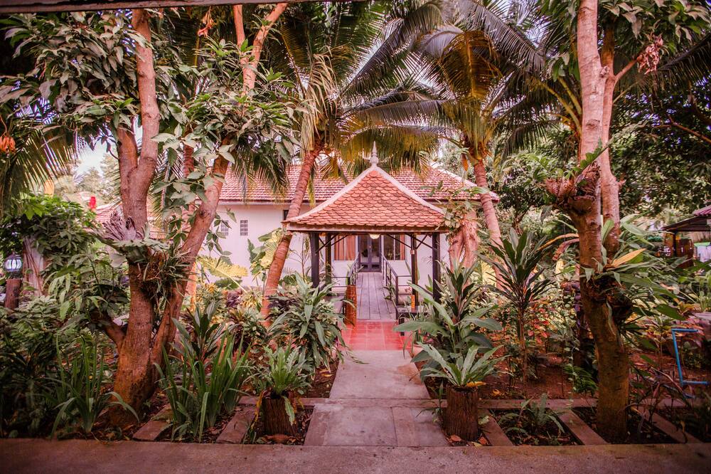 ザ サンクチュアリー ヴィラ バタンバン 写真