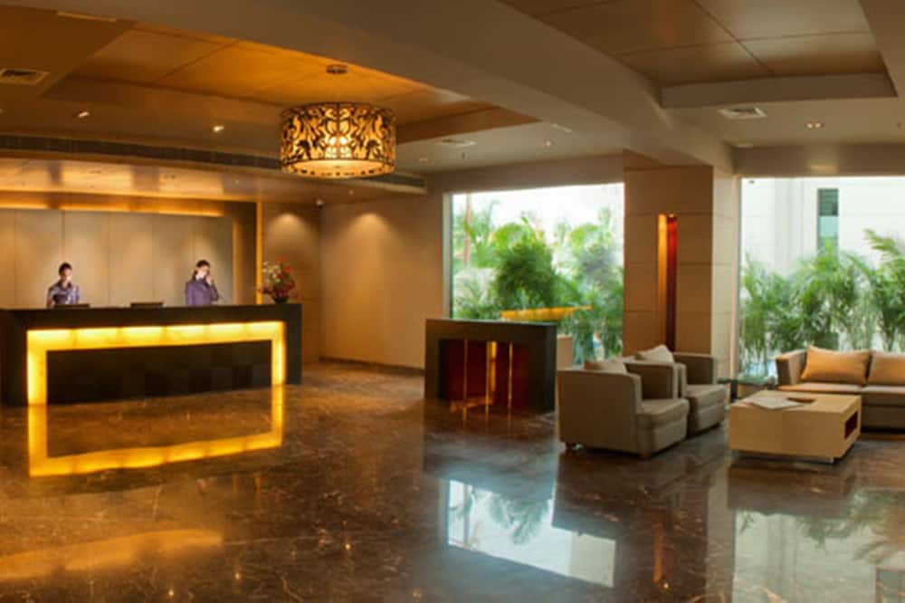 ロイヤル オーキッド セントラル アコタ ヴァドダラ 写真