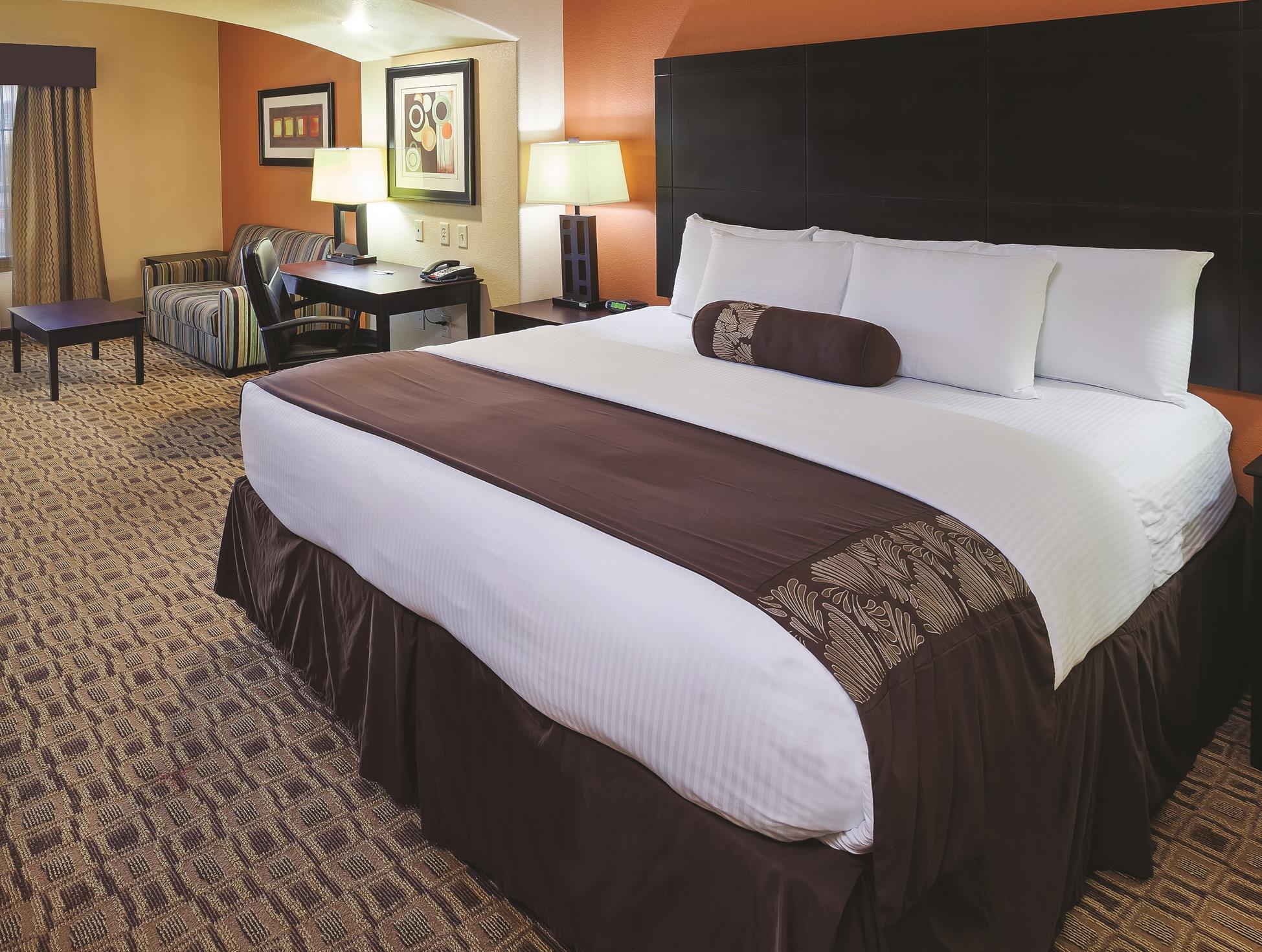 ラ キンタ イン & スイーツ バイ ウィンダム サーシー 写真