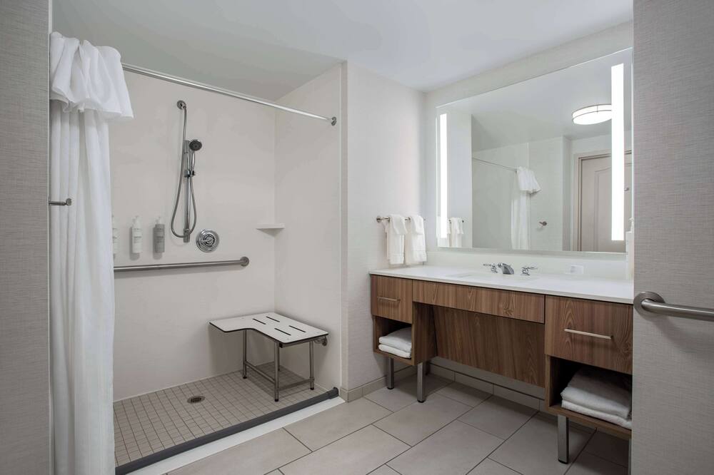 ホームウッド スイーツ バイ ヒルトン デビッドソン 写真