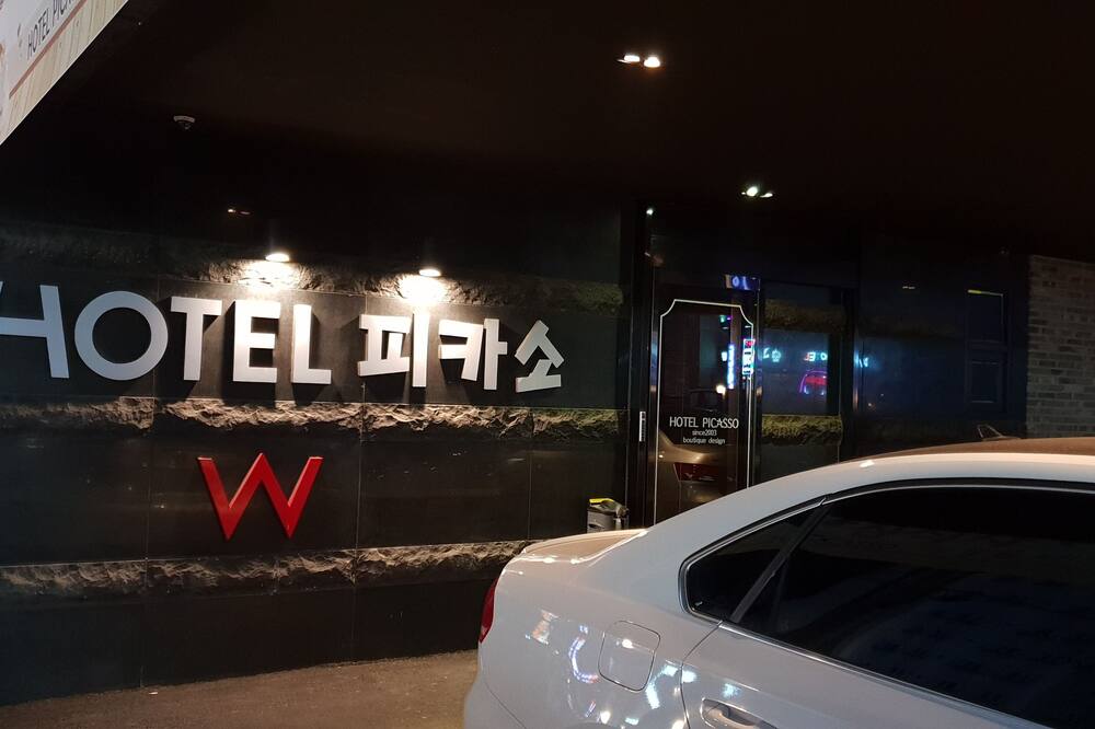 ピカソ ホテル 写真