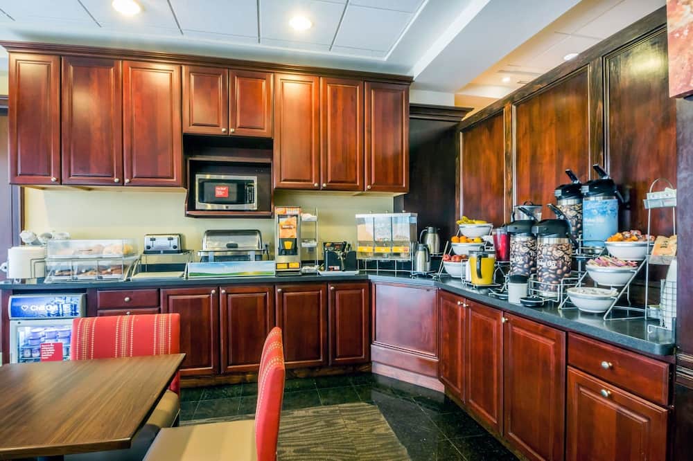 コンフォート スイーツ アット ウッドブリッジ 写真