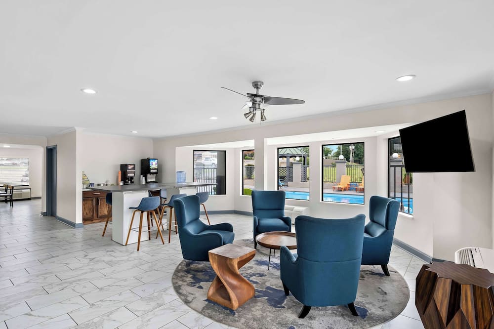 クオリティ イン & スイーツ モンティセロ 写真