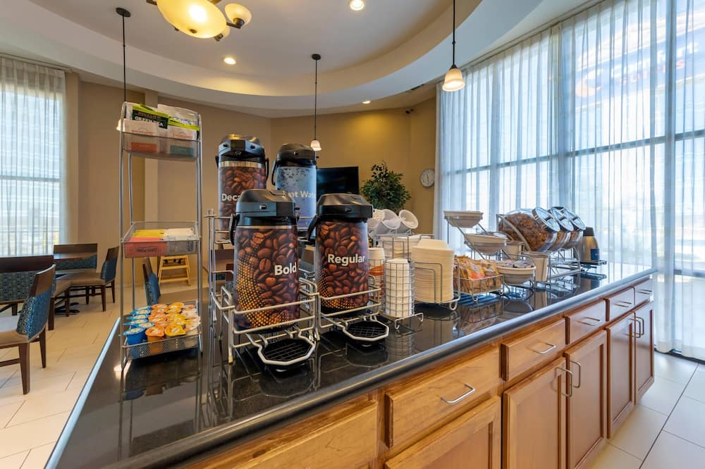 コンフォート スイーツ バーストウ ニア I-15 写真