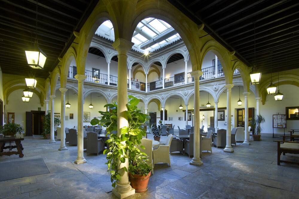 パラドール デ ウベダ 写真