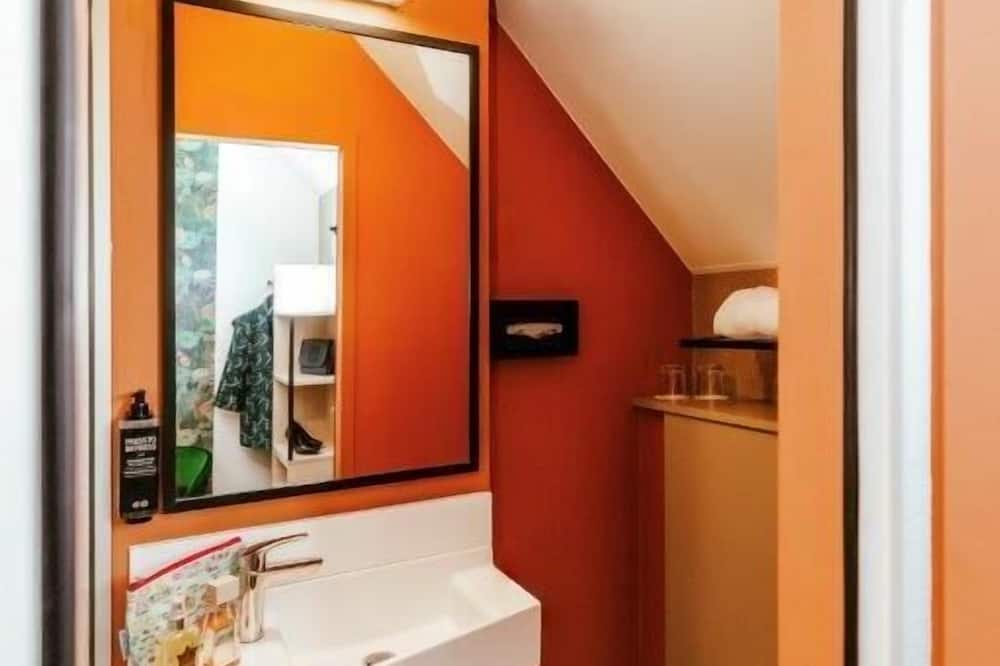 イビス スタイルズ ルクセンブルク センター ガール 写真