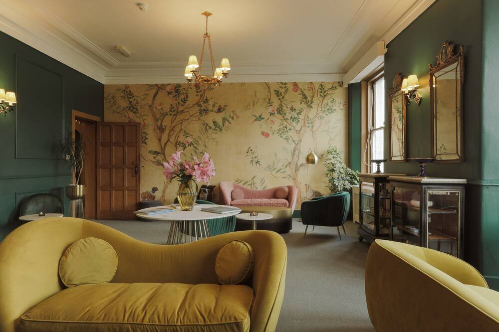 The Lovat, Loch Ness 写真