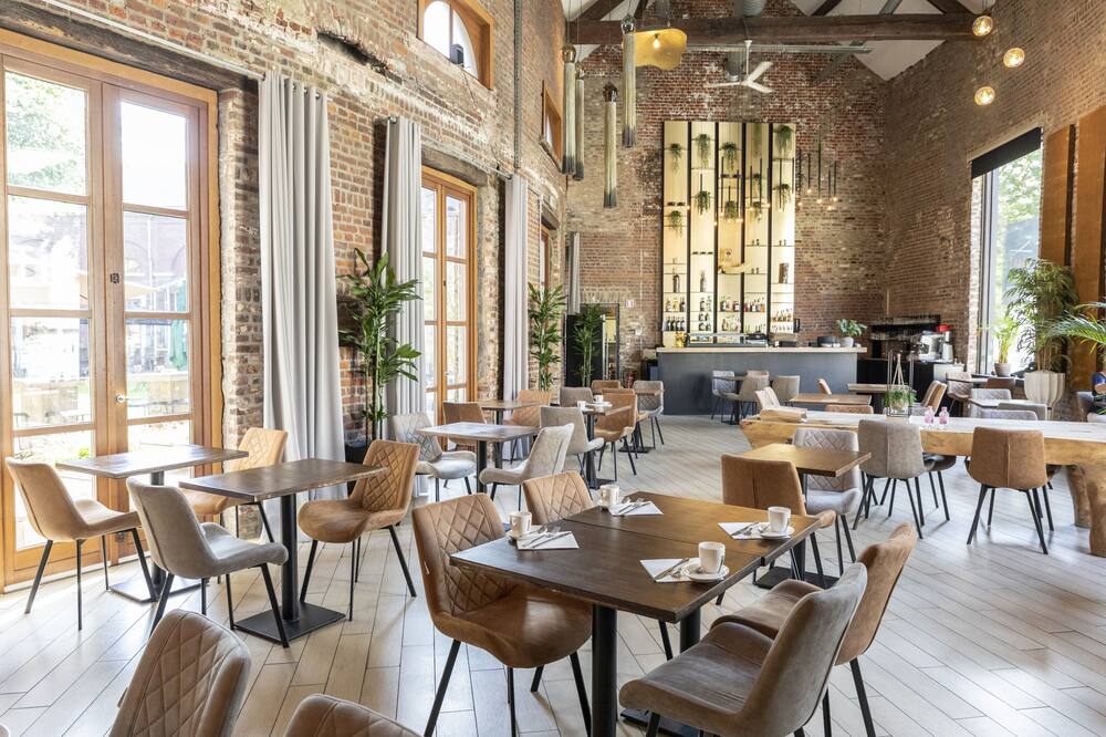 エブロン ホテル 写真