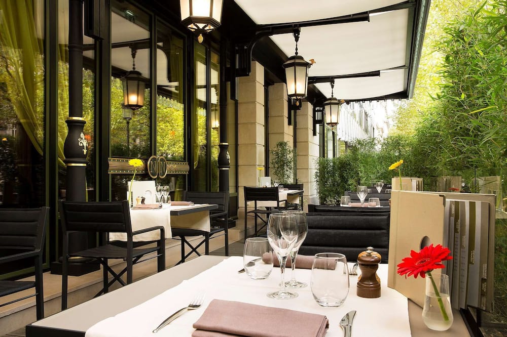 ホテル ナポレオン 写真