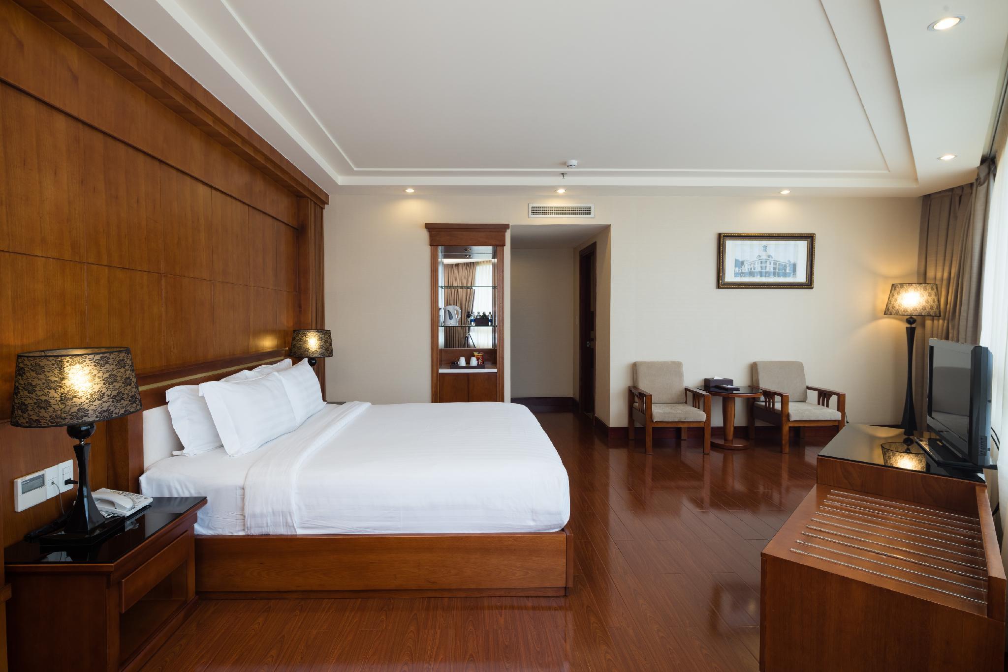 ニャット ハ ロペラ ホテル 写真