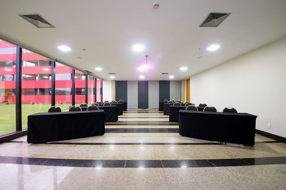 ゴールデン チューリップ ブラジリア アウヴォラーダ 写真