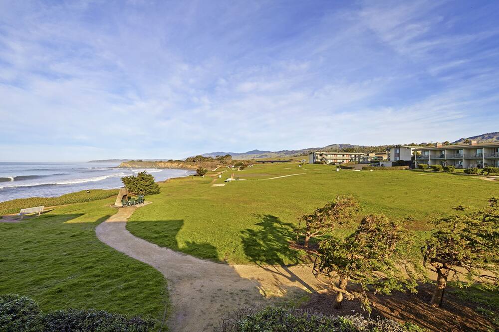 Cavalier Oceanfront Resort 写真