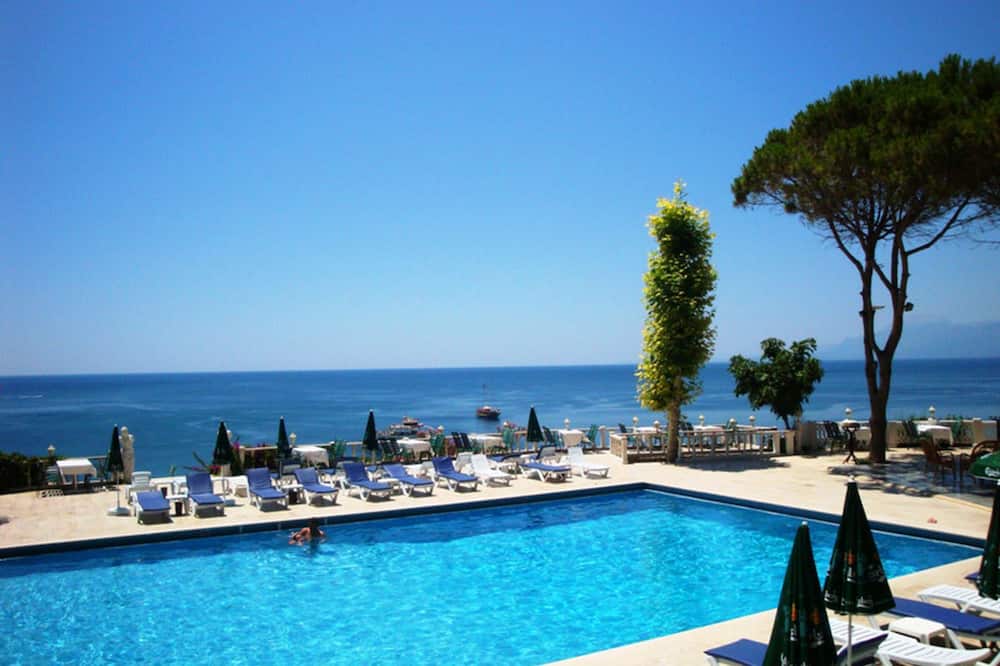 ララ オテル +12 オンリー アダルト 写真