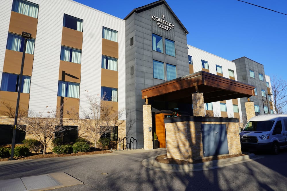 カントリー イン ＆ スイーツ バイ ラディソン アシュビル リバー アーツ ディストリクト 写真