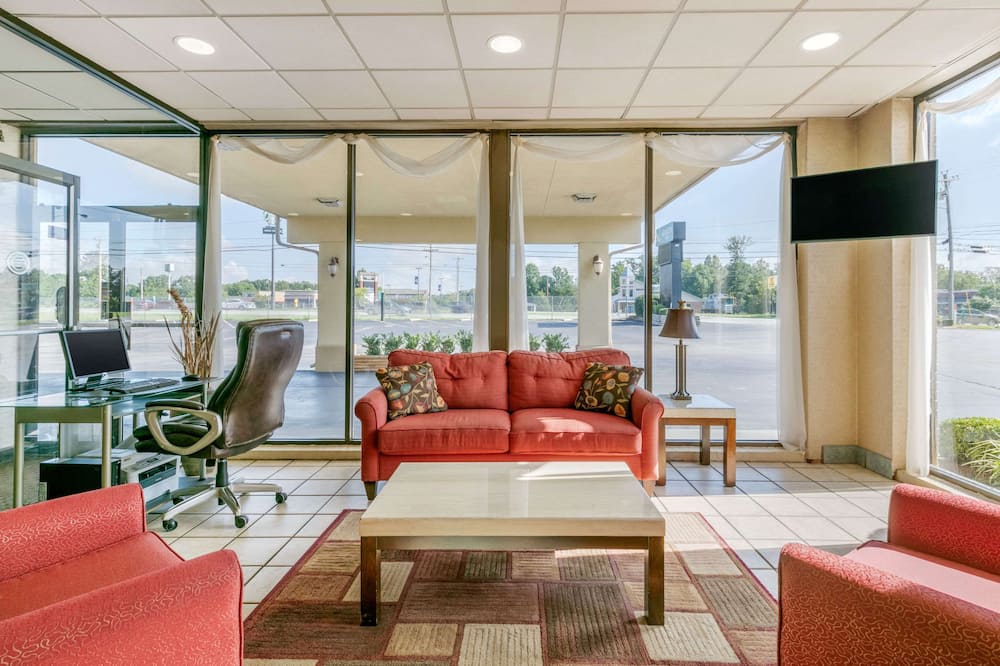 クオリティ イン マンチェスター ニア アーノルド AFB 写真