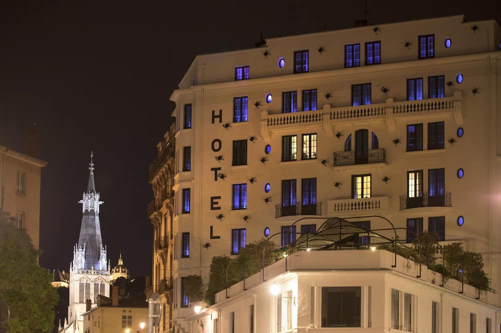 カレッジ オテル 写真