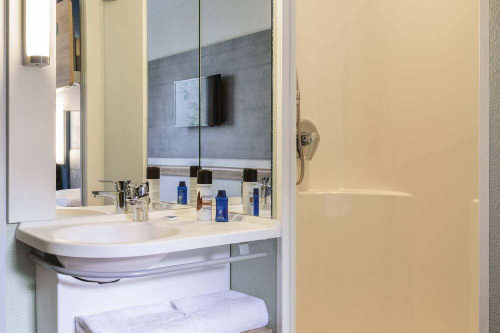 イビス バジェット ボルドー サントレ ガール サン ジャン 写真