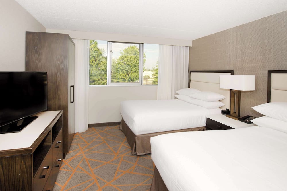 エンバシー スイーツ バイ ヒルトン シンシナティ ノースイースト ブルー アッシュ 写真