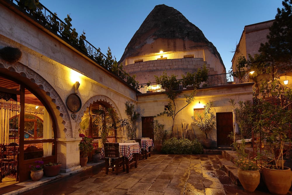 ケーブ ホテル サクサガン 写真