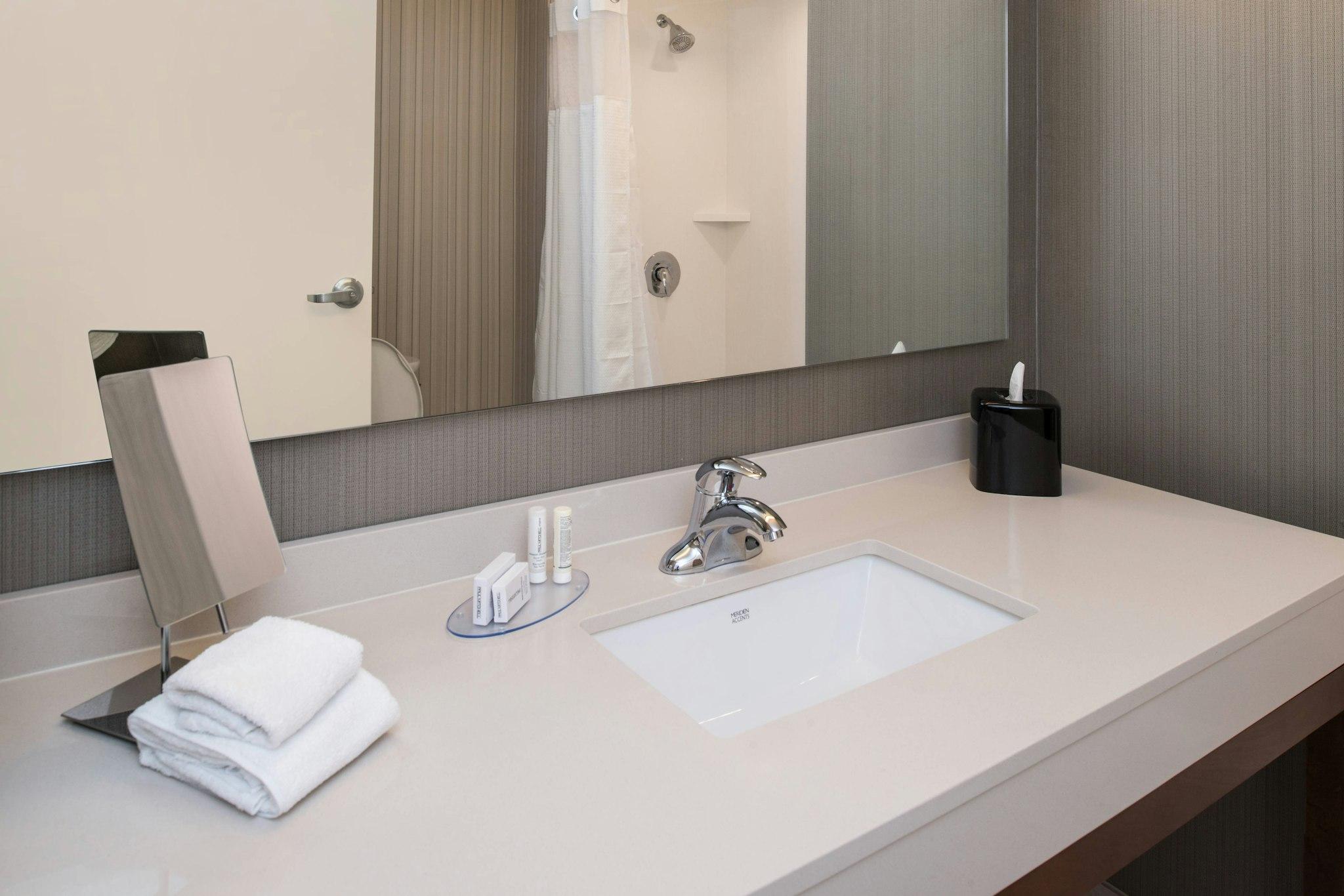 Courtyard by Marriott Detroit Farmington Hills 写真