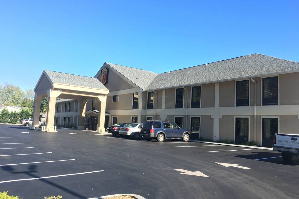 スーパー 8 バイ ウィンダム アーウィン 写真